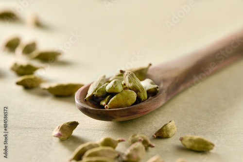 Holzlöffel Grüner Kardamom