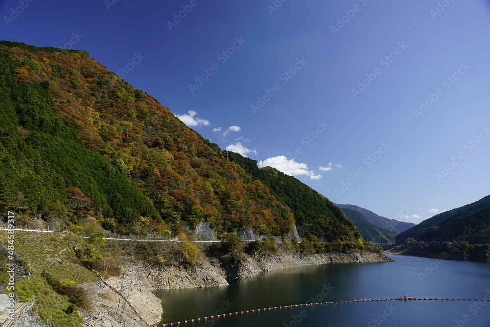 川上村　秋色に染まる山