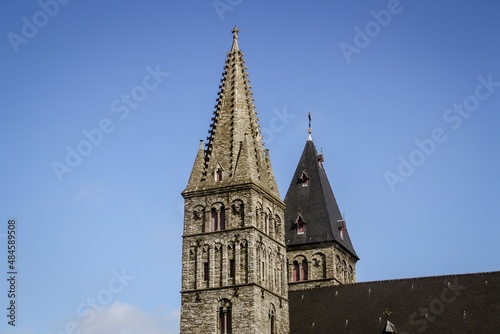 Iglesia de San Jacobo o Iglesia de Santiago, en Gante, Bélgica. La primera iglesia de madera dedicada a Santiago se construyó en este lugar en 1093. La iglesia actual es de estilo románico.