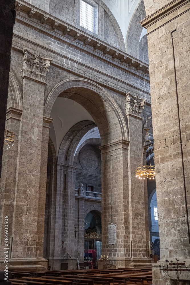 Arquitectura interior catedral de estilo herreriano y barroco siglo XVI de Valladolid, España