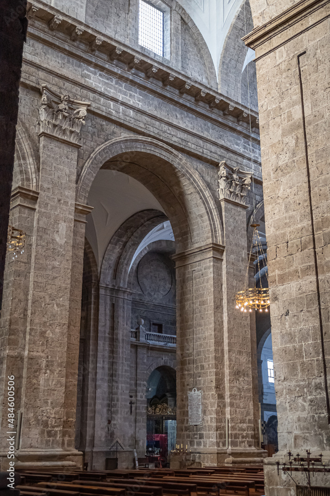 Arquitectura interior catedral de estilo herreriano y barroco siglo XVI ...