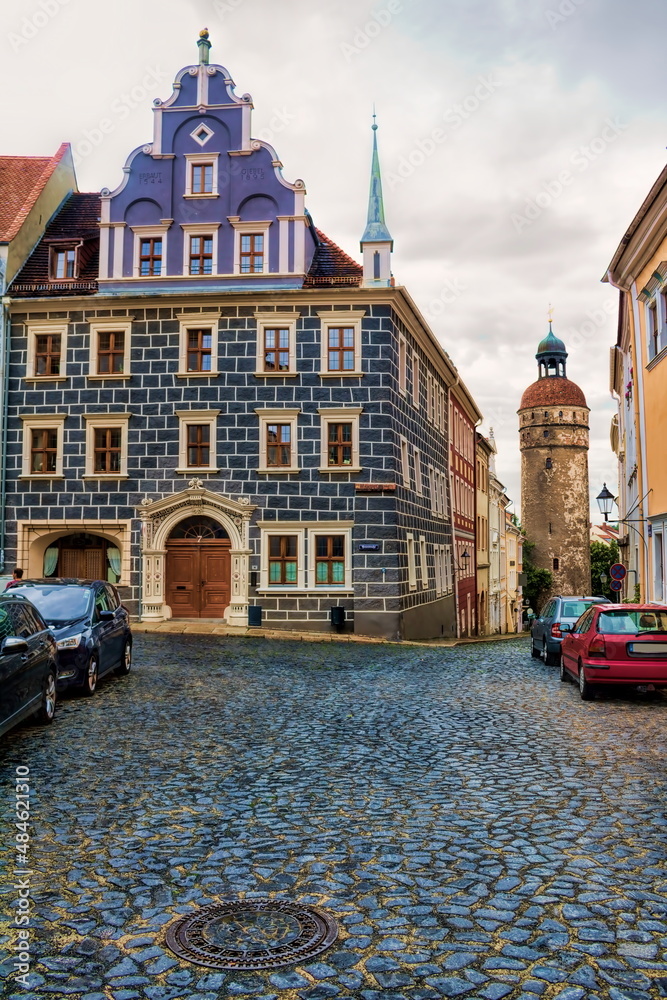 görlitz, deutschland - altstadt mit nikolaiturm im hintergrund