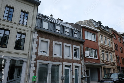 FU 2020-07-26 Belgien ruck 68 Alte Gebäude an einer Straße