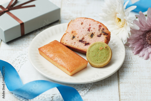 プレゼントにおすすめの洋菓子盛り合わせ(パウンドケーキ、クッキー、フィナンシェ)