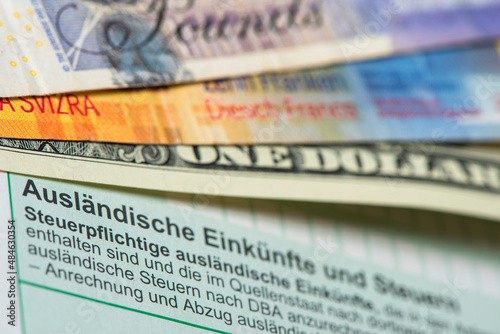 Steuererklärung für Finanzamt mit Formular © Wolfilser