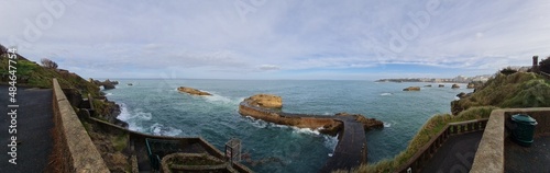 Panorama sur le front de mer de Biarritz : du rocher de la Vierge au phare
