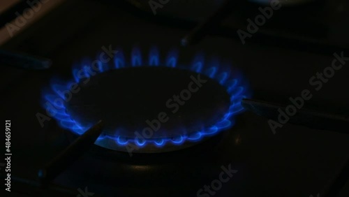 One gas burner on the cooker is included. Household gas burns blue flame, then the flame goes out.