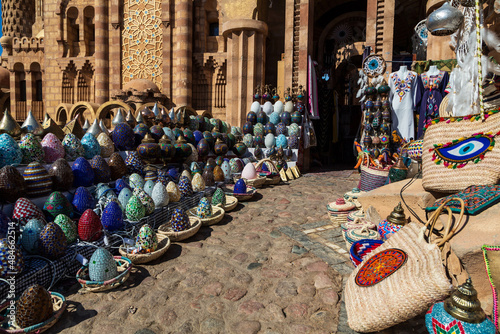 Schilderij op canvas Traditional Egyptian souvenirs at the street market