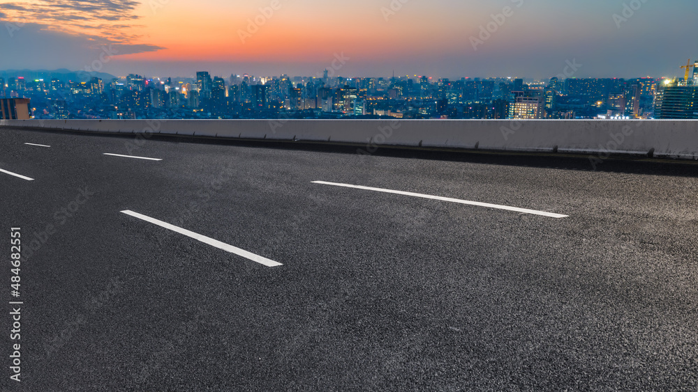 Fototapeta premium Freeway skyline and financial district modern buildings