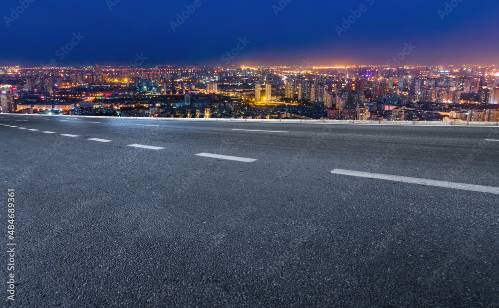 Fototapeta premium Freeway skyline and financial district modern buildings