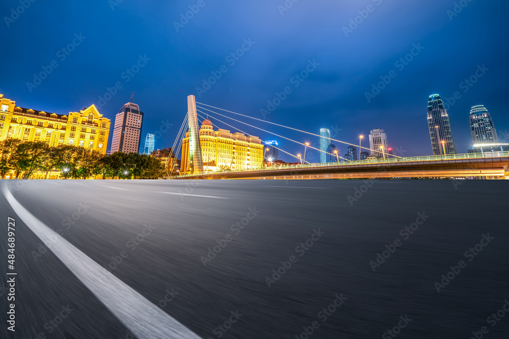 Fototapeta premium Freeway skyline and financial district modern buildings
