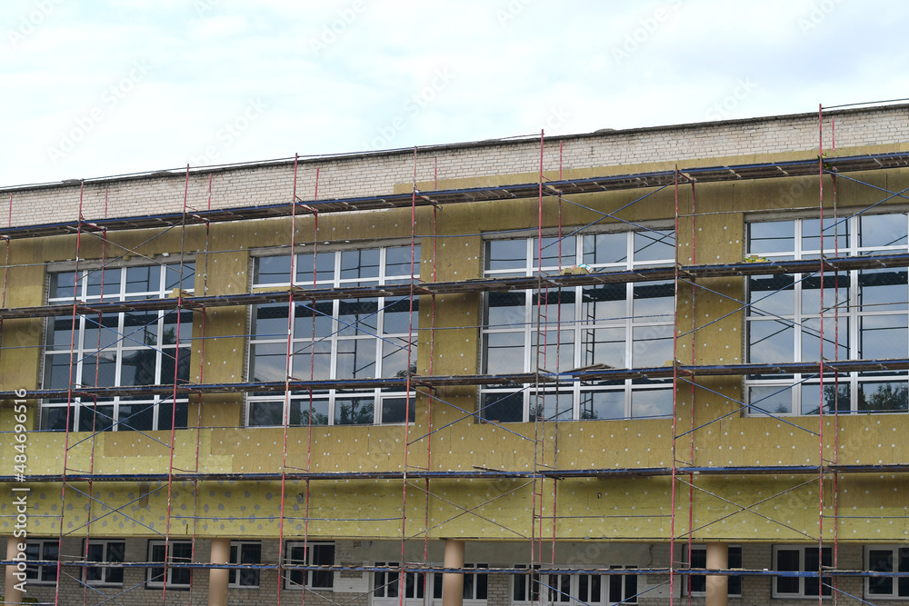 Insulating facade of the public school. Improving energy efficiency of the building. Insulating facade of the public school. Improving energy efficiency of the building.