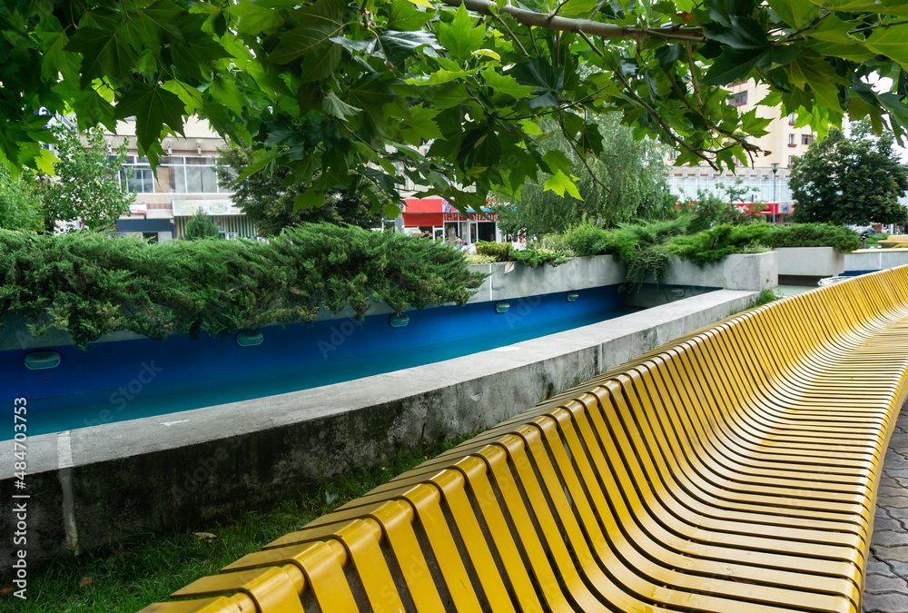 Round metallic bench