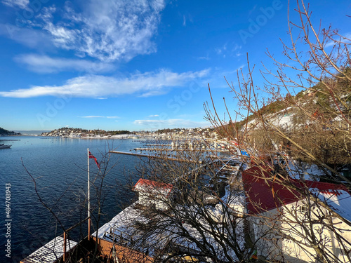 Obraz na płótnie boats in the harbor of Oslo fiord in winter time w salonie