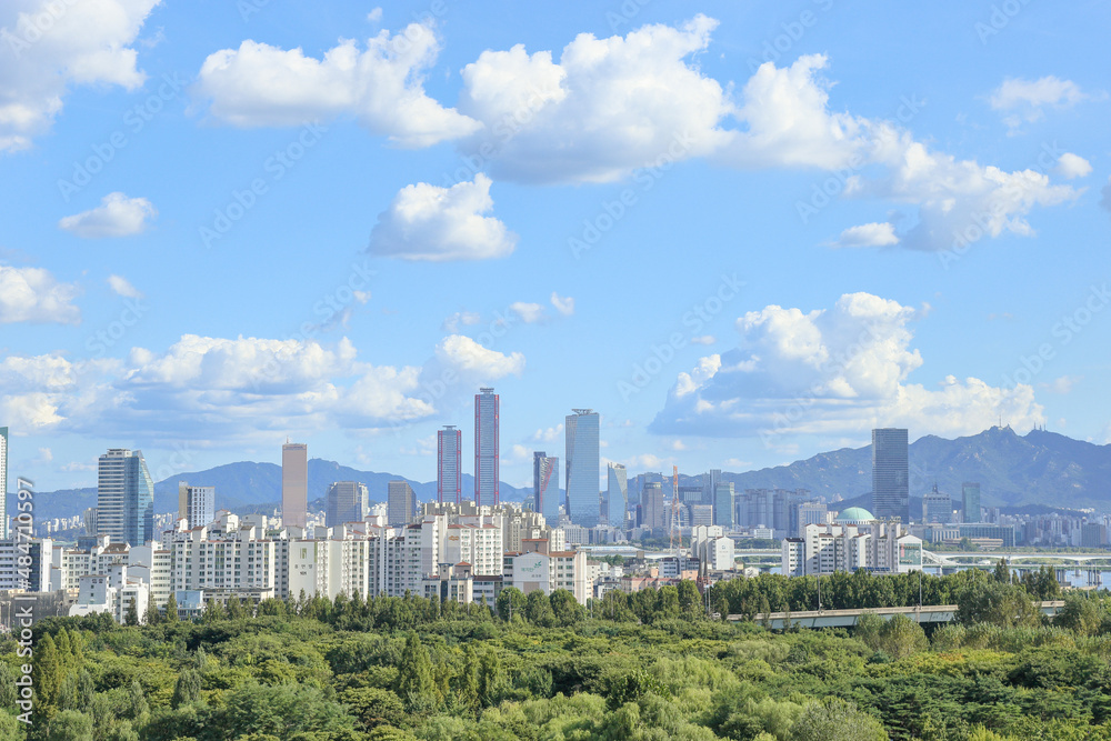 Naklejka premium Seoul, Korea on a refreshing fall afternoon