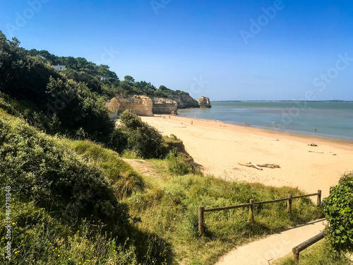 Beach and cliffs of Saint Georges De Didonne photo