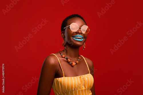Happy attractive black woman in sunglasses and summer outfit