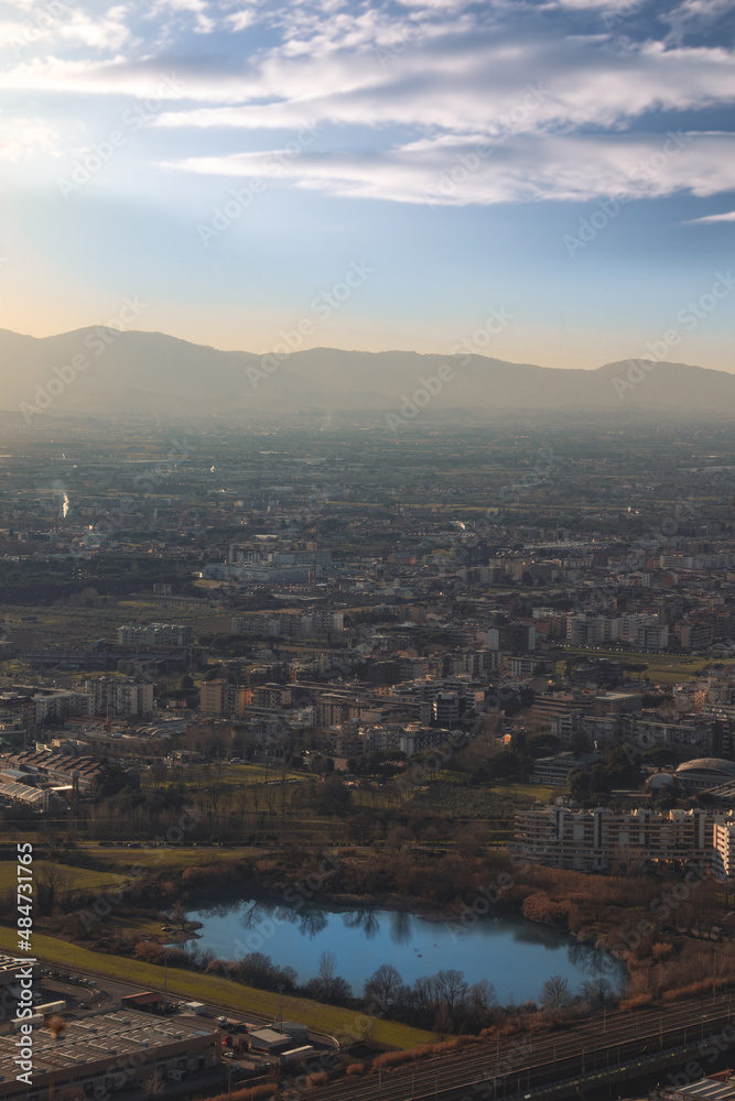 Vista dall'alto della città di Prato, Toscana, Italia