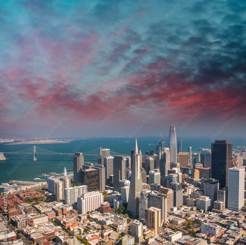Obraz premium Aerial view of Downtown San Francisco at sunset, California - USA.
