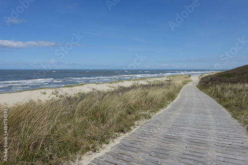 Strandzugang zwischen D  nengras auf Spiekeroog