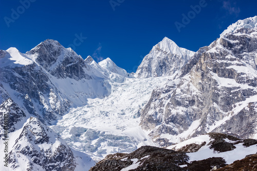 Mountain peaks at Thorong La Manaslu pass, Himalayas © lindely