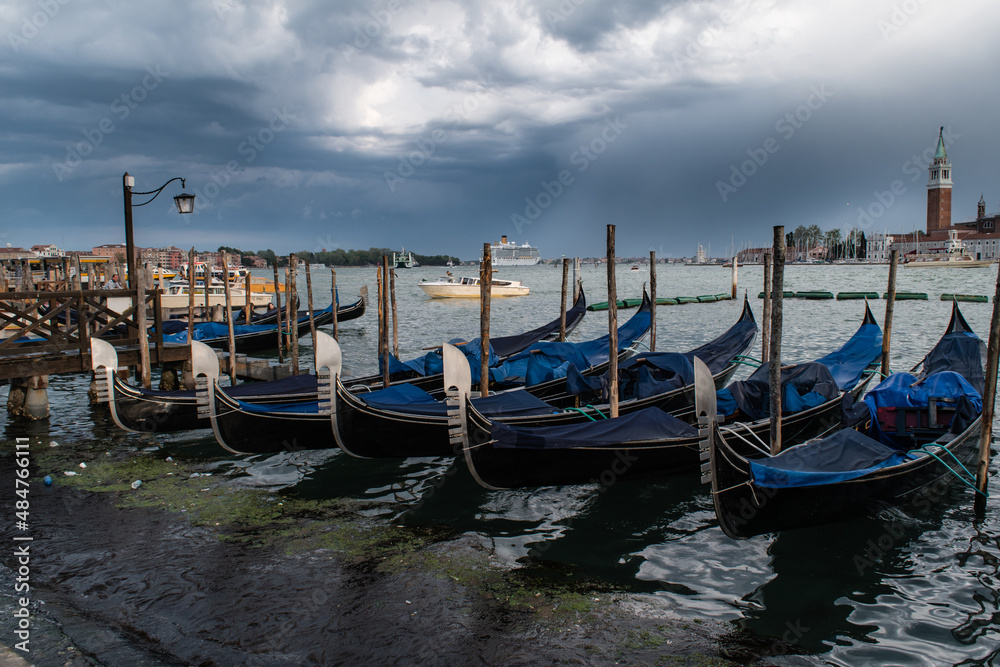 Venezia notte Italia panorama acqua Veneto nuvoloso pioggia maltempo sera gondola