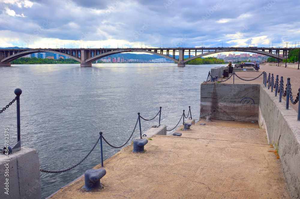 Obraz premium The embankment of the river station