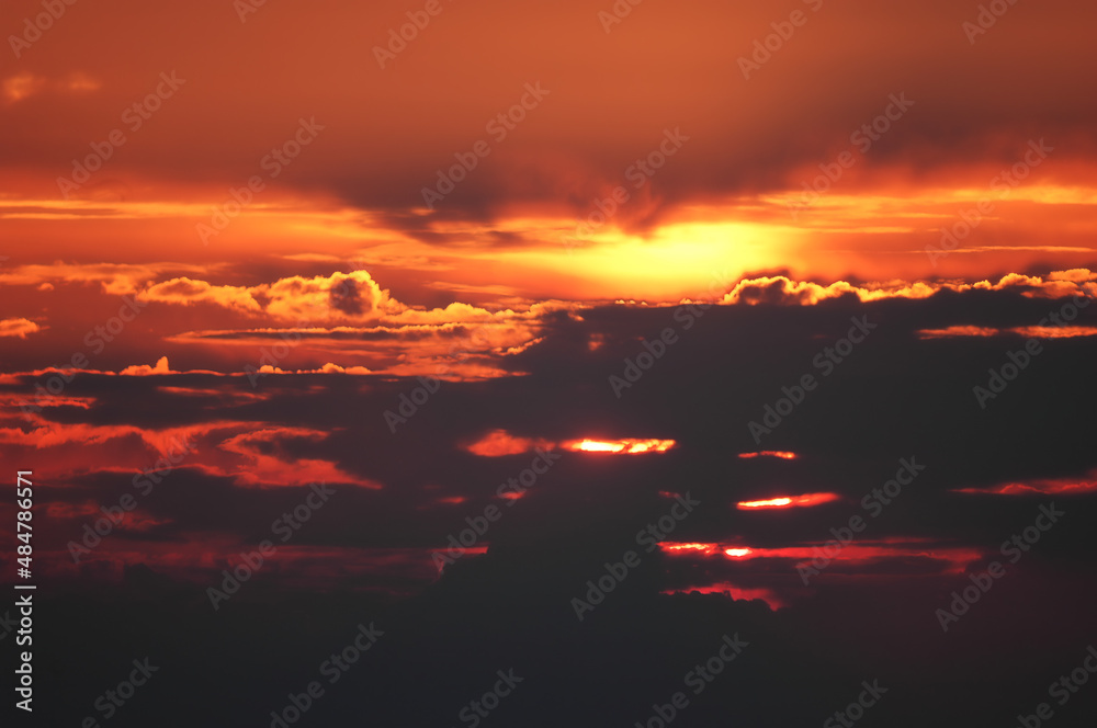 Naklejka premium Mystic Sunset Light and Clouds