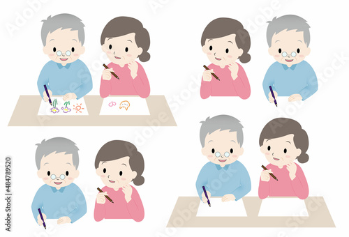 高齢者のおじいさん、おばあさん２人が机上で何か書いている、塗り絵、絵を描いている、終活セット
