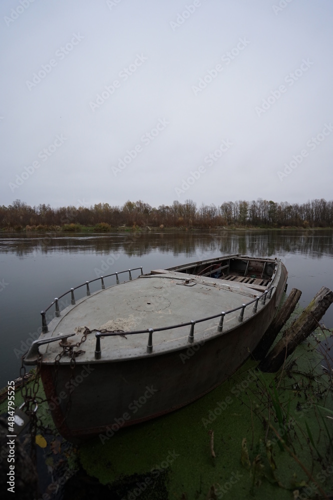 Obraz premium boat on the river