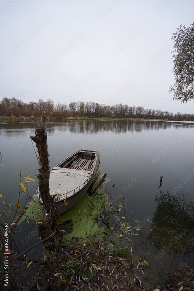 Obraz premium boat on the river