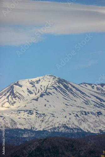 春の残雪の山頂 旭岳 