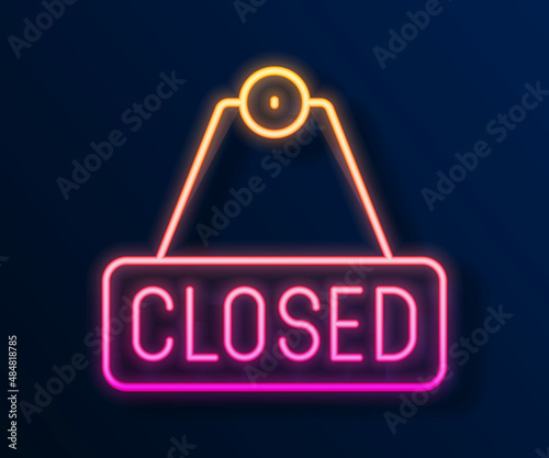 Glowing neon line Hanging sign with text Closed icon isolated on black background. Business theme for cafe or restaurant. Vector