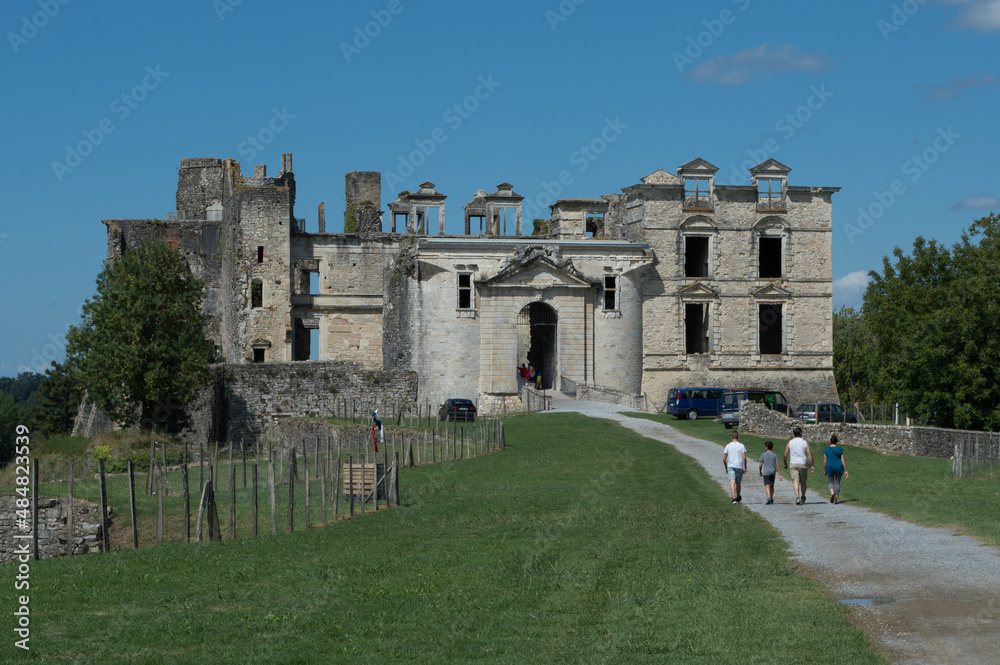 Fototapeta premium Visite du château de Bidache au Pays Basque