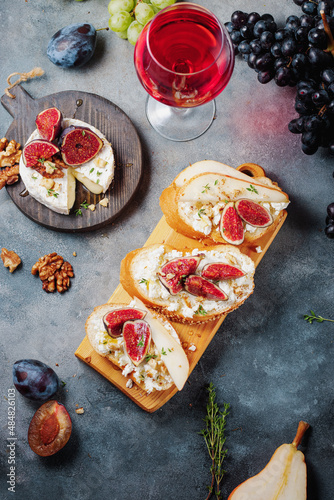 red wine with snacks bruschetta with pears, cottage cheese, figs, thyme, nuts and honey, camembert cheese.