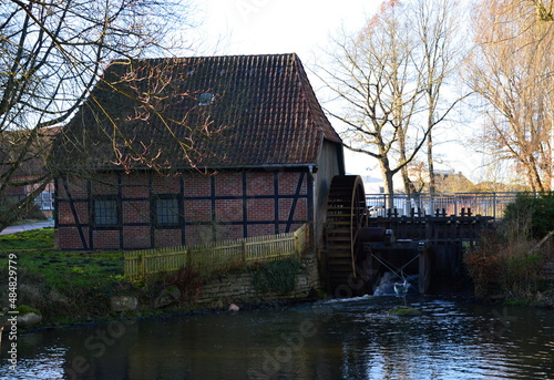 Historische Wassermühle am Fluss Örtze in der Stadt Munster, Niedersachsen