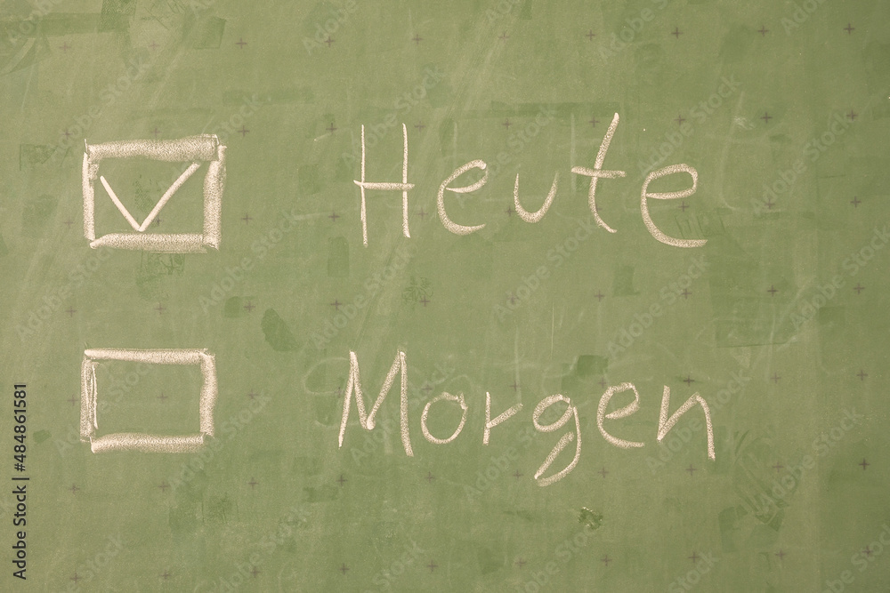 Obraz premium Kreidetafel mit den Wörtern Heute und Morgen