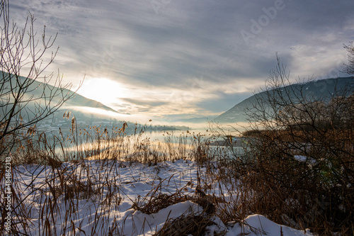 Fototapeta Naklejka Na Ścianę i Meble -  Seelandschaft Sonnenuntergang im Winter