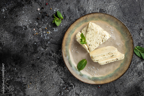 Konstfotografi Sliced halloumi cheese with mint