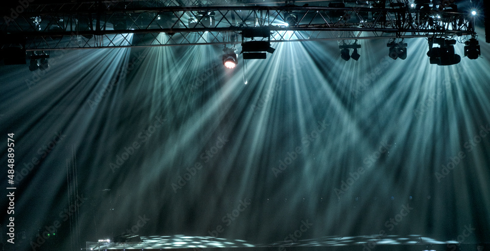 stage lighting in the theater and at the concert. Lighting equipment on an  empty stage. Stock-foto | Adobe Stock