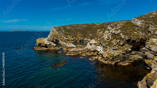 Tableau sur toile rugged coastal landscape in Falkland Islands during summer months