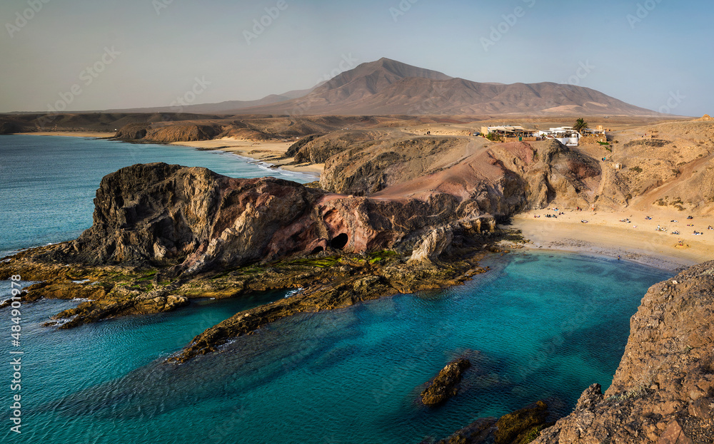 Vista de las Playas del Papagayo en la costa sur de Lanzarote, Islas Canarias, España