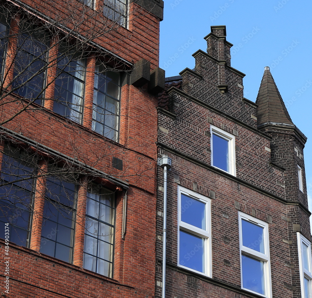 Obraz premium Amsterdam Nieuwezijds Voorburgwal Street Historic Brick House Facade with Stepped Gable, Netherlands