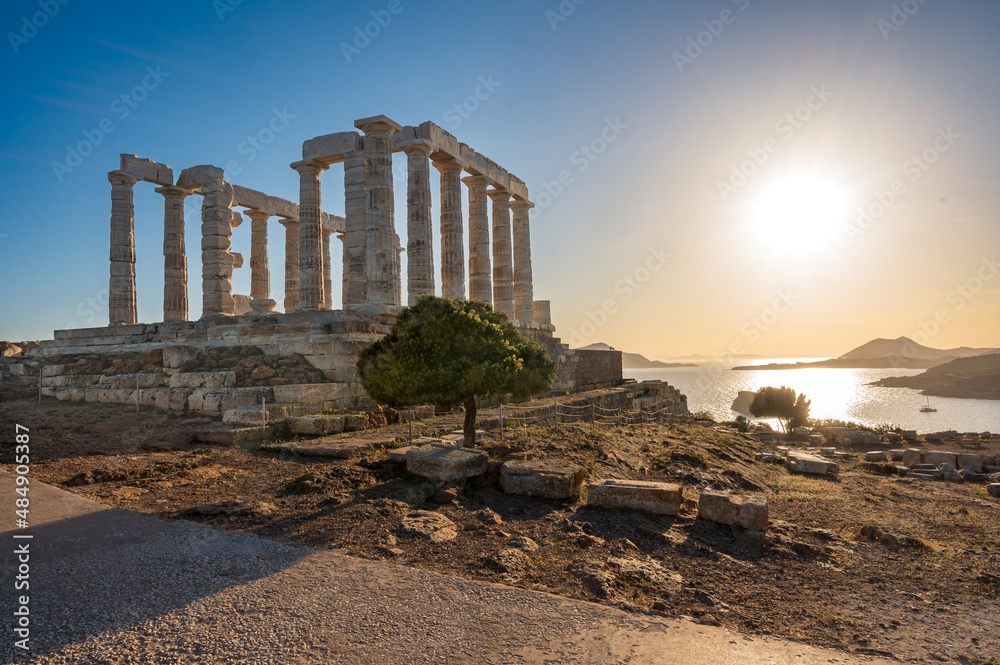 Obraz premium Ancient marble temple of Poseidon at sunset - Cape Sunion, Attica, Greece