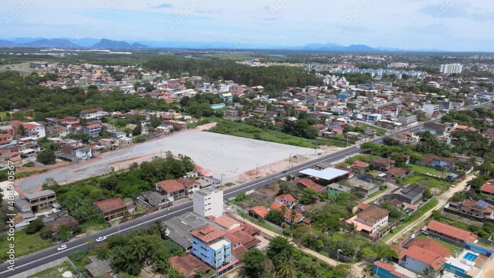 Imagem de drone da praia de Manguinhos e um dia com nuvens. Praia deserta na cidade da Serra no Espírito Santo.
Imagem de drone da praia de Manguinhos e um dia com nuvens. Praia deserta na cidade da Serra no Espírito Santo.
