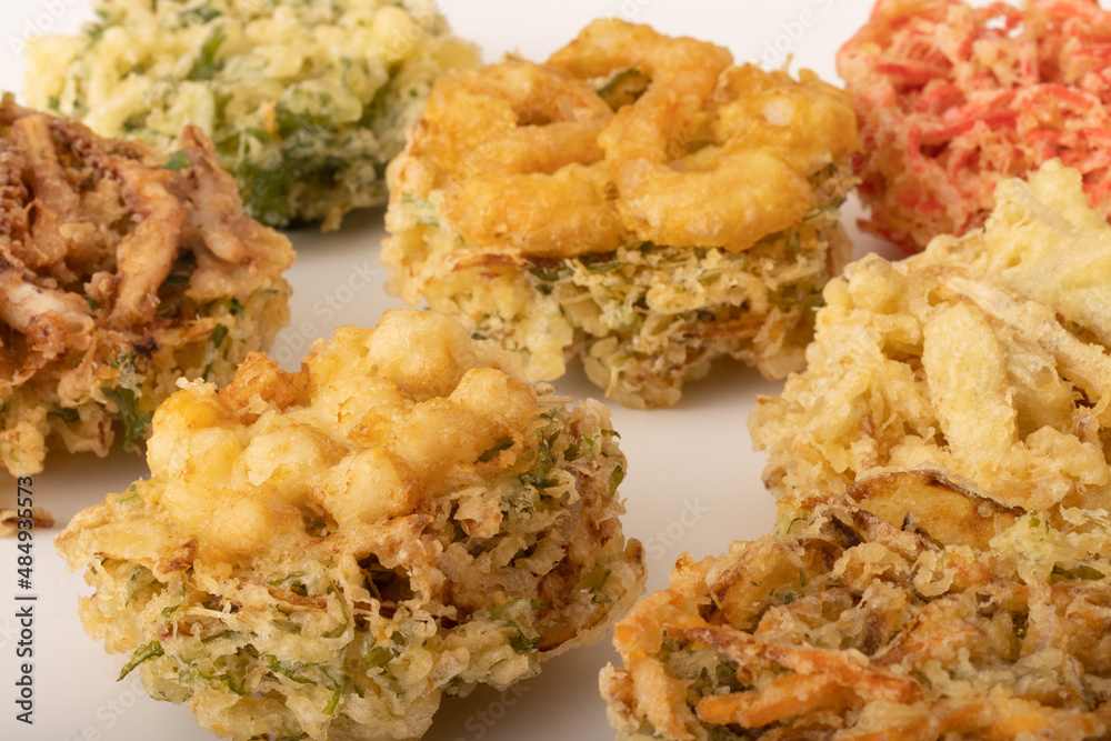 かき揚げ:野菜 海老 烏賊 小柱 春菊 紅生姜 ごぼう かき揚げ:野菜 海老 烏賊 小柱 春菊 紅生姜 ごぼう