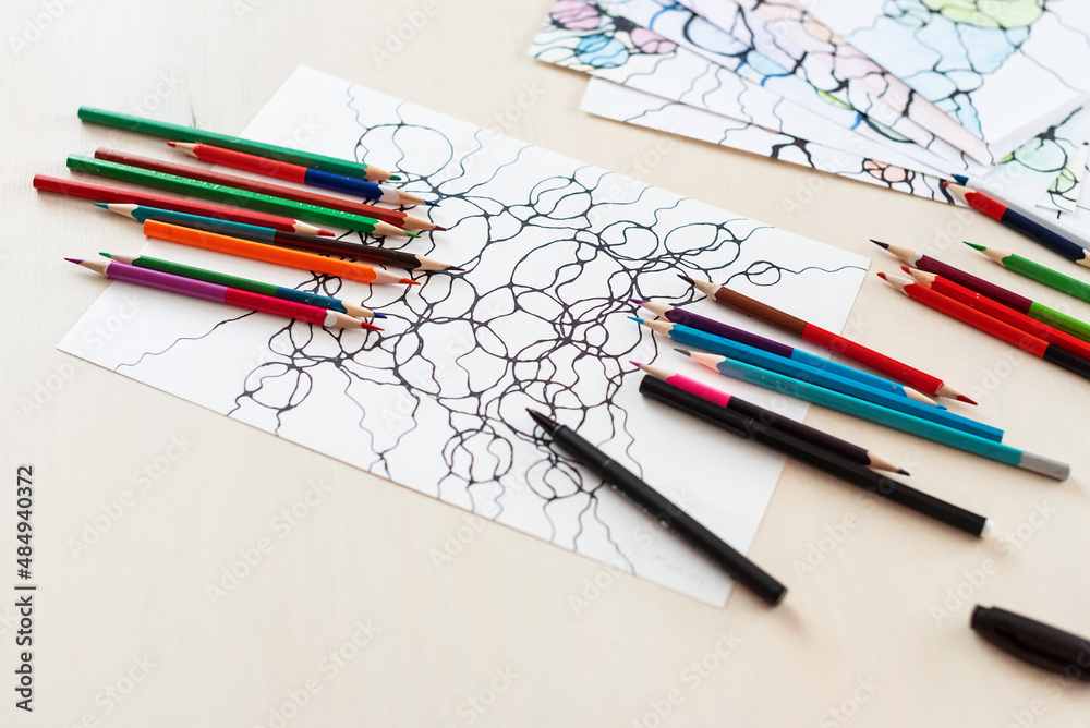 Neurographic art, mental health, creativity, psychology, adult fine motor skills. Abstract neurographic drawing with markers and colored pencils. Colorful neurography. Neurographic art, mental health, creativity, psychology, adult fine motor skills. Abstract neurographic drawing with markers and colored pencils. Colorful neurography.
