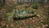 Kamienna ławka w drodze na Ślęże