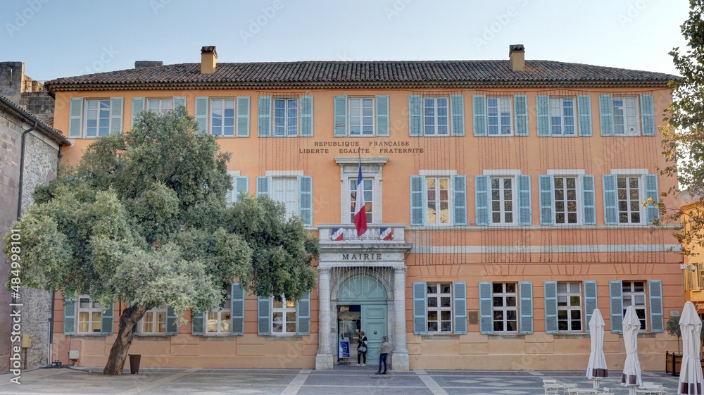 Obraz premium ville et port de plaisance de Saint-Raphaël et de Fréjus dans le Var 