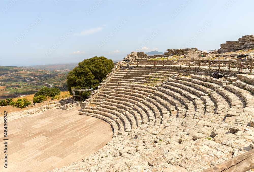 europe,italy,sicily,segesta,trapani,photography,archaeology,greek theatre,landmark,famous place,architecture,south,old ruin,stone wall,cityscape,travel destinations,scenery,no people,tourism,outdoors,